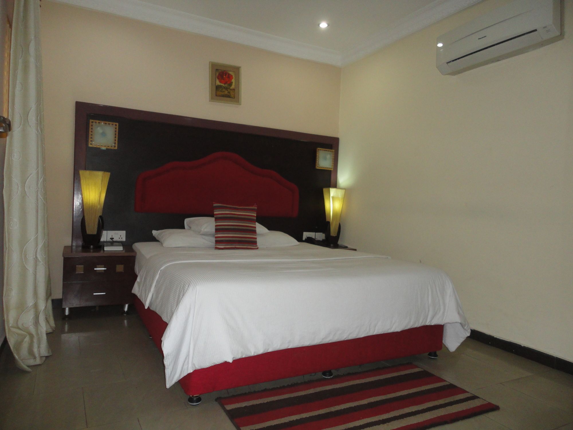 Sdm Tavern And Suites Ibadan Exterior foto